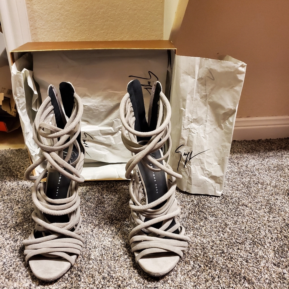 Shoes - Picture 16 of 16
